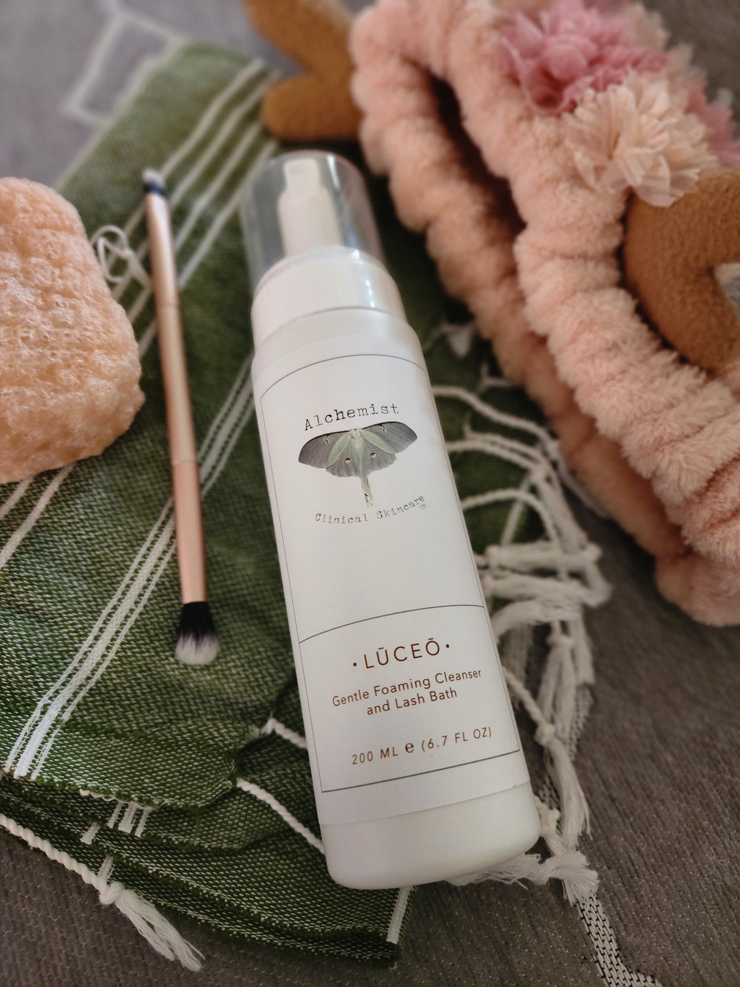 •Lūceō• Gentle Foaming Cleanser and Lash Bath